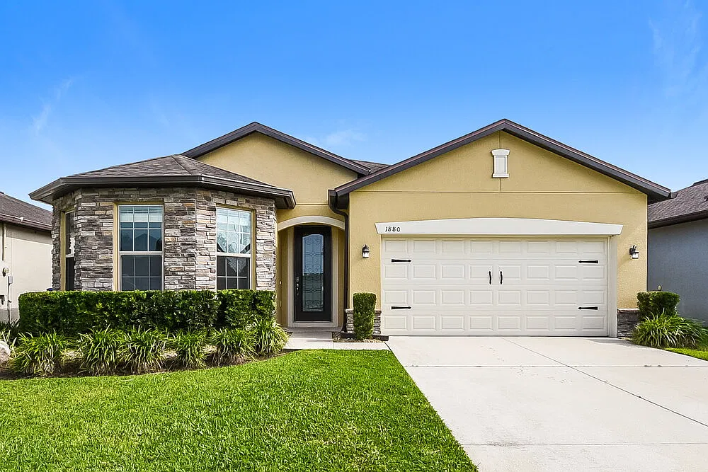 3 bed, 2.0 bath, 1725 sqft, $2,960 — Photo 1