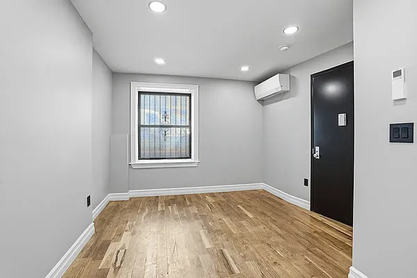 Bedroom, photo 3
