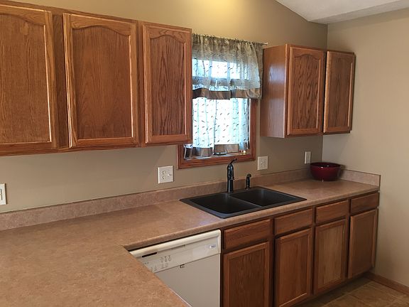 3rd image of 11311 N 142nd St