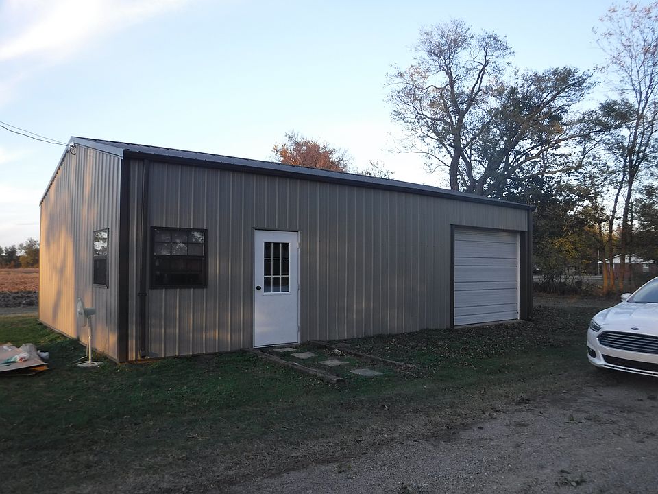 2nd image of 402 S Main St