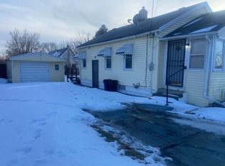 1074 E Kurtz Ave, Flint, MI 48505