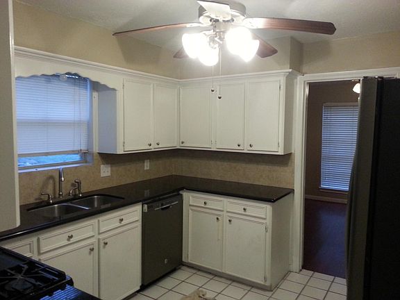 4th image of 4918 Christopher Pl