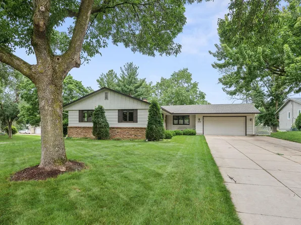 9619 Xerxes Cir, Bloomington, MN 55431