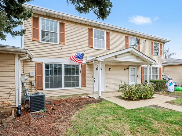 8 Wildwood Ln Unit G, Bolingbrook, IL 60440