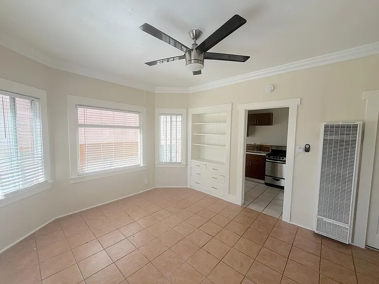 744 Pine Ave #11 — Photo 2