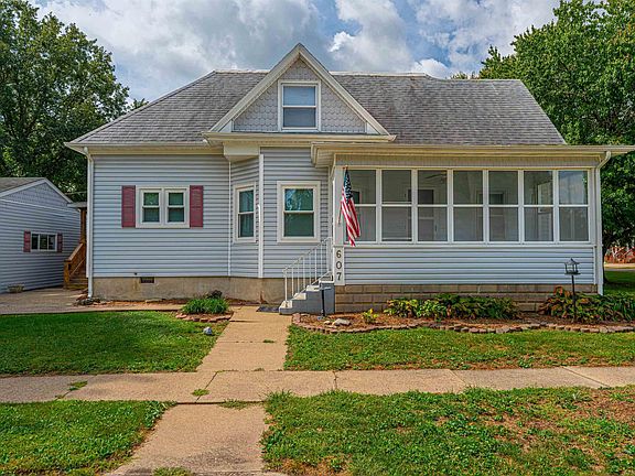 2nd image of 607 NW Race St
