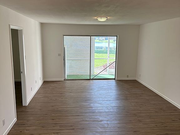 4th image of 104 Lake Constance Dr