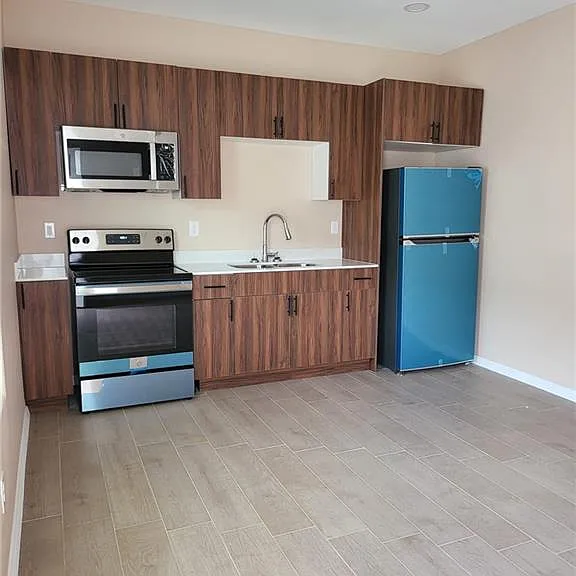 1037 French Ave #4 — Photo 2