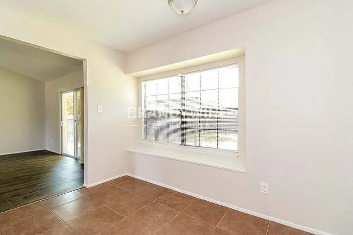 802 Edgemont Dr — Photo 7
