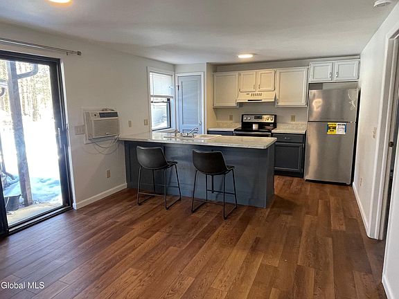 5th image of 60 Snowberry Road