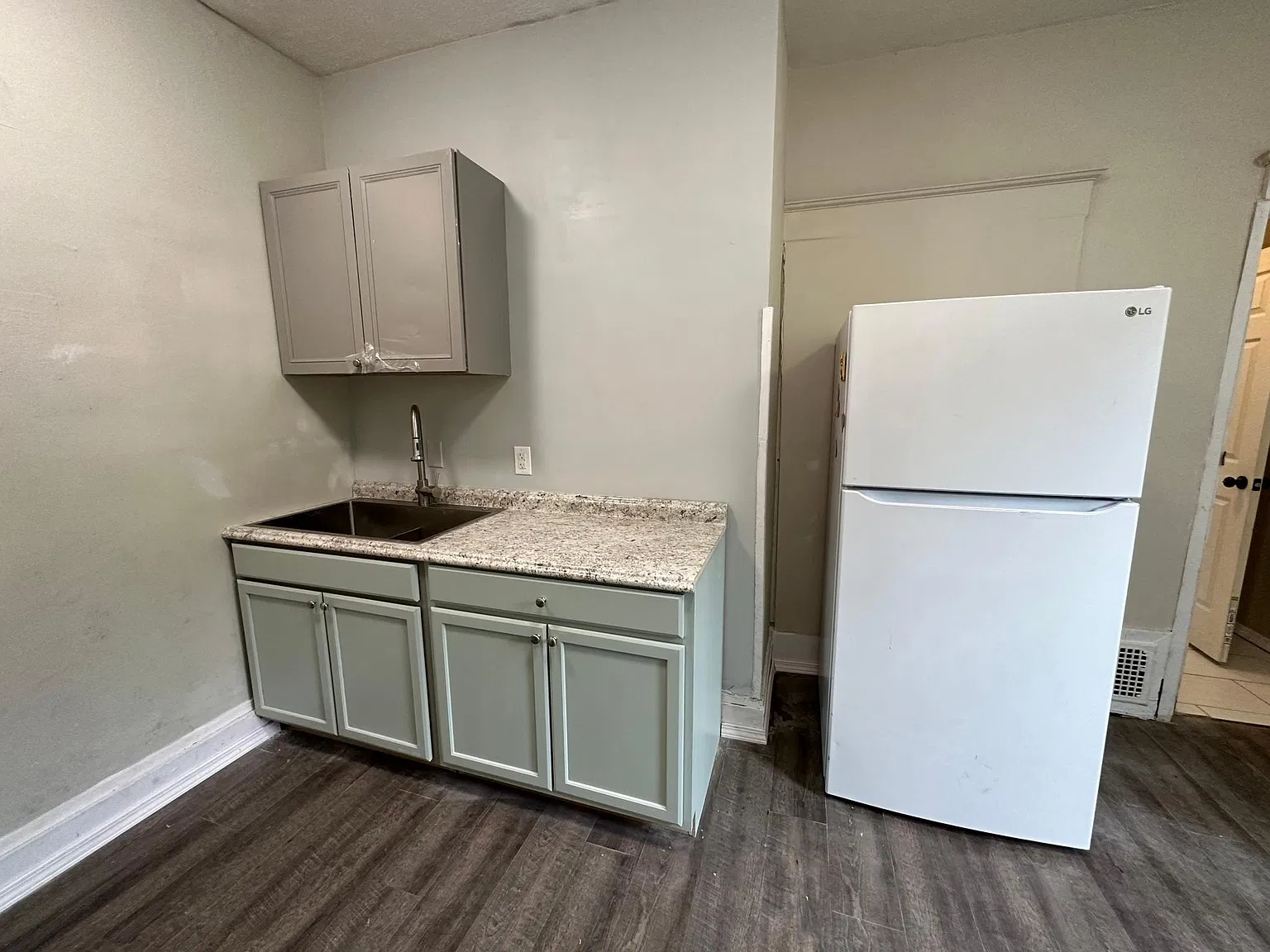 1255 Dewey Ave — Photo 2