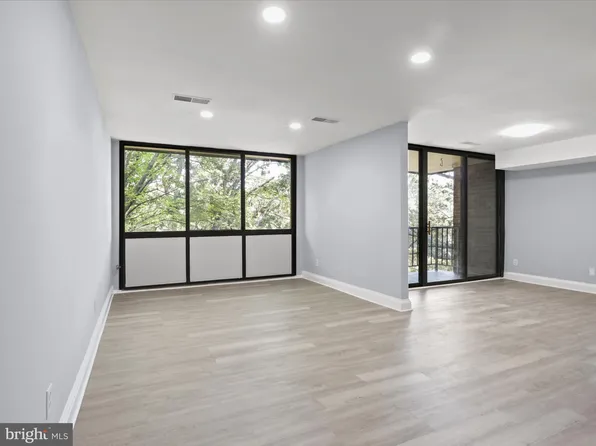 501 N Armistead St APT 302, Alexandria, VA 22312