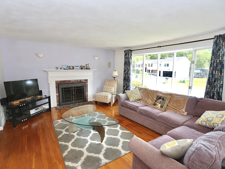9 Concord Rd — Photo 2