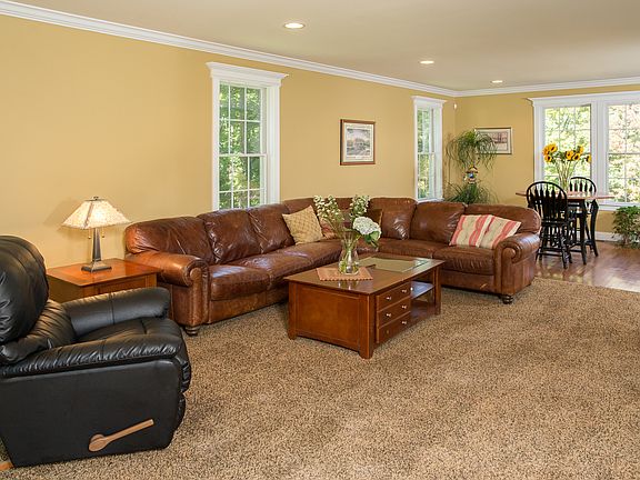 4th image of 15 Tea House Ln