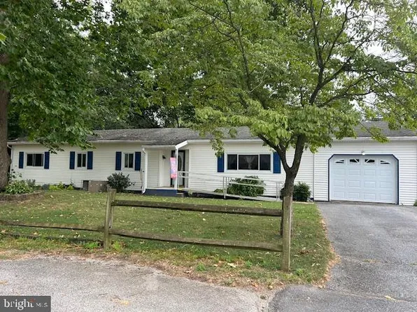 102 E Butler St, Mount Holly Springs, PA 17065