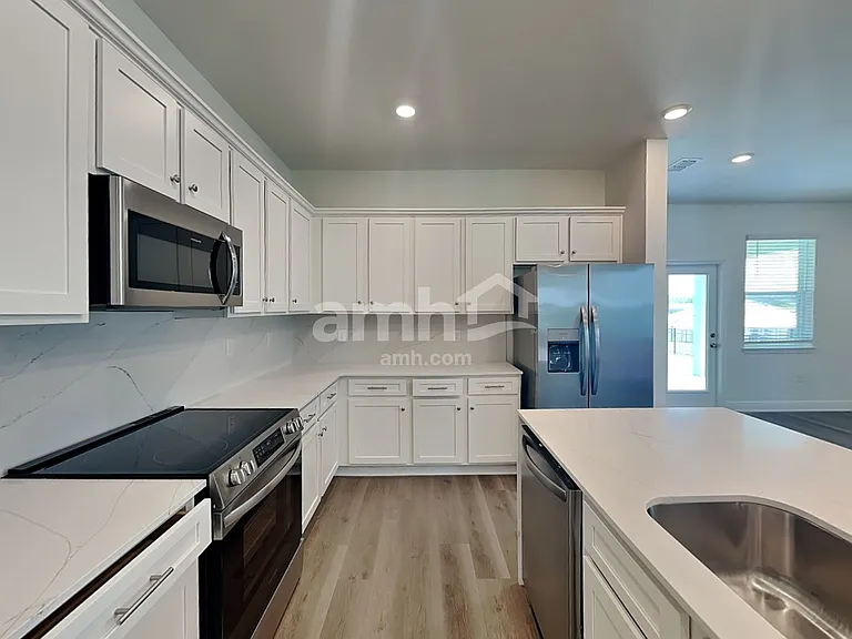 3716 Center Cove Ln — Photo 3