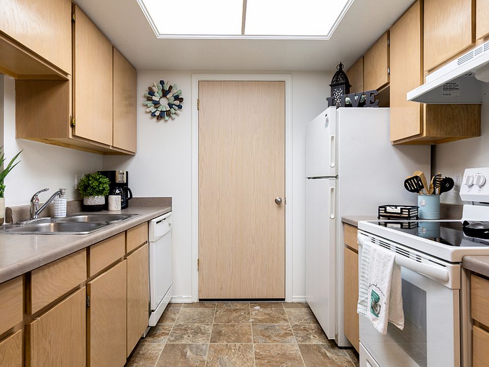 Kitchen with Breakfast Bar