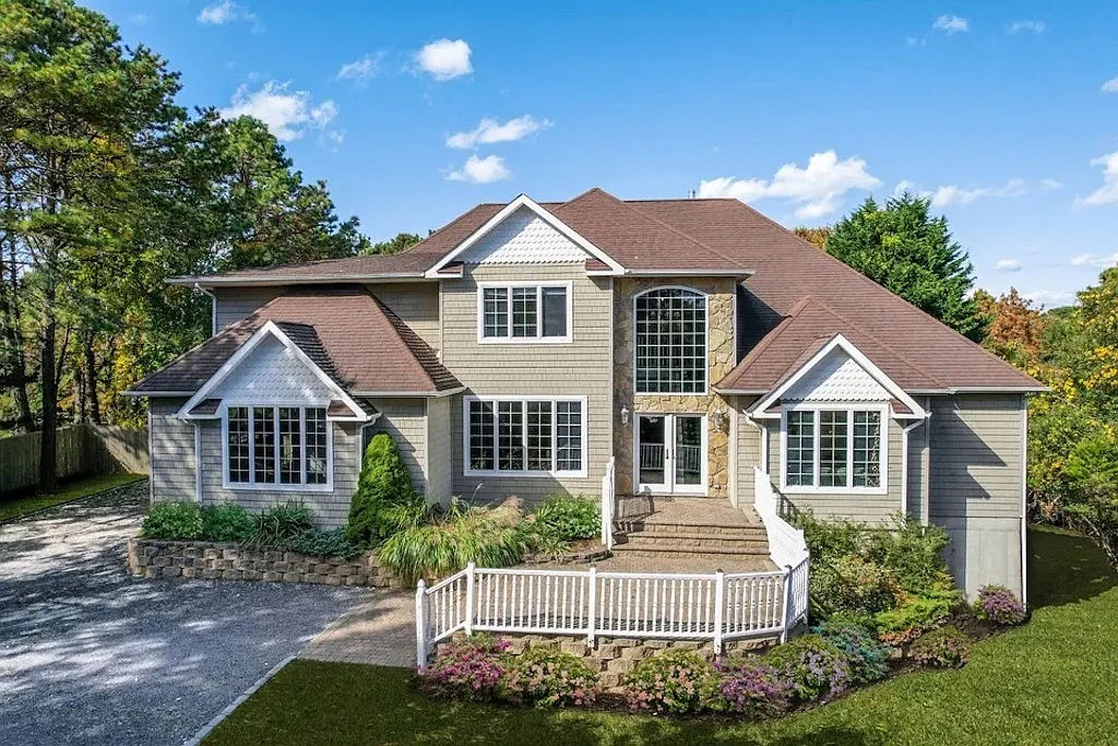 Southampton Summer Living Near Shinnecock Golf & Coopers Beach — Photo 1