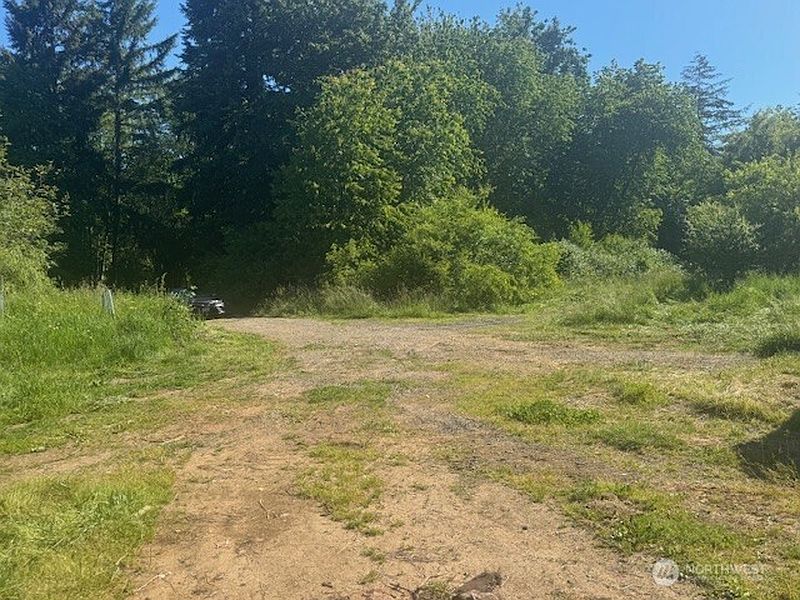 2nd image of 692 24 Burchett Road