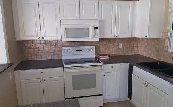 4th image of 829 E 5th St