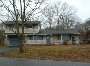 54 Clover St, Mastic, NY 11950