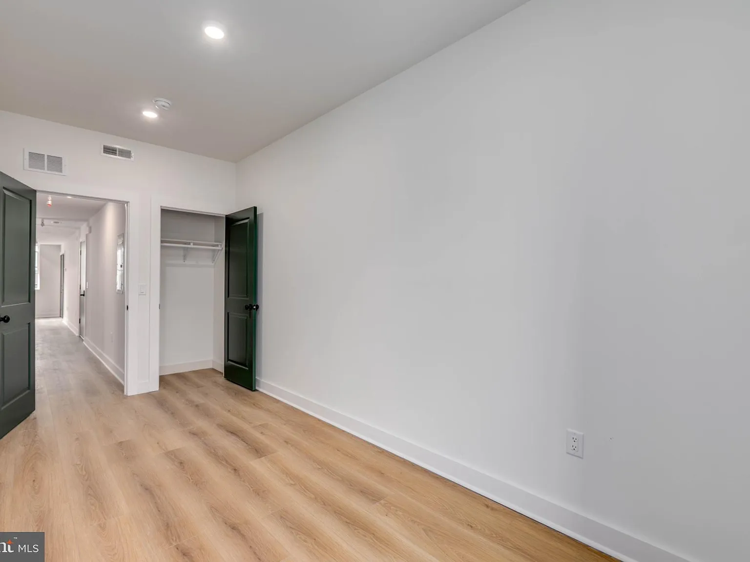 2 bed, 1.0 bath, $1,400 — Photo 3