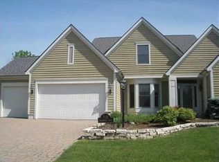 318 Shalebrook Dr, Powell, OH