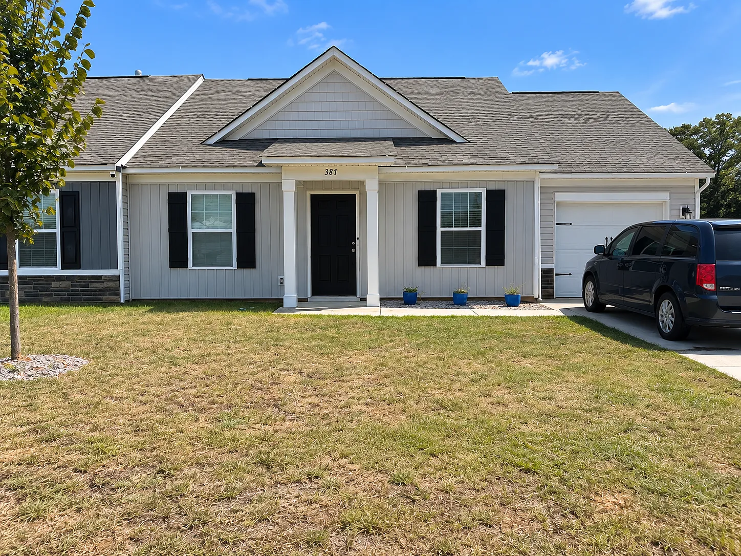 3 bed, 1300 sqft, $1,700 — Photo 1