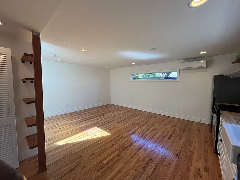 64 NE Stafford St #B — Photo 8