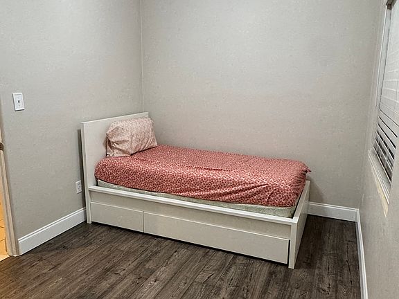 5th image of 112 Japonica Dr