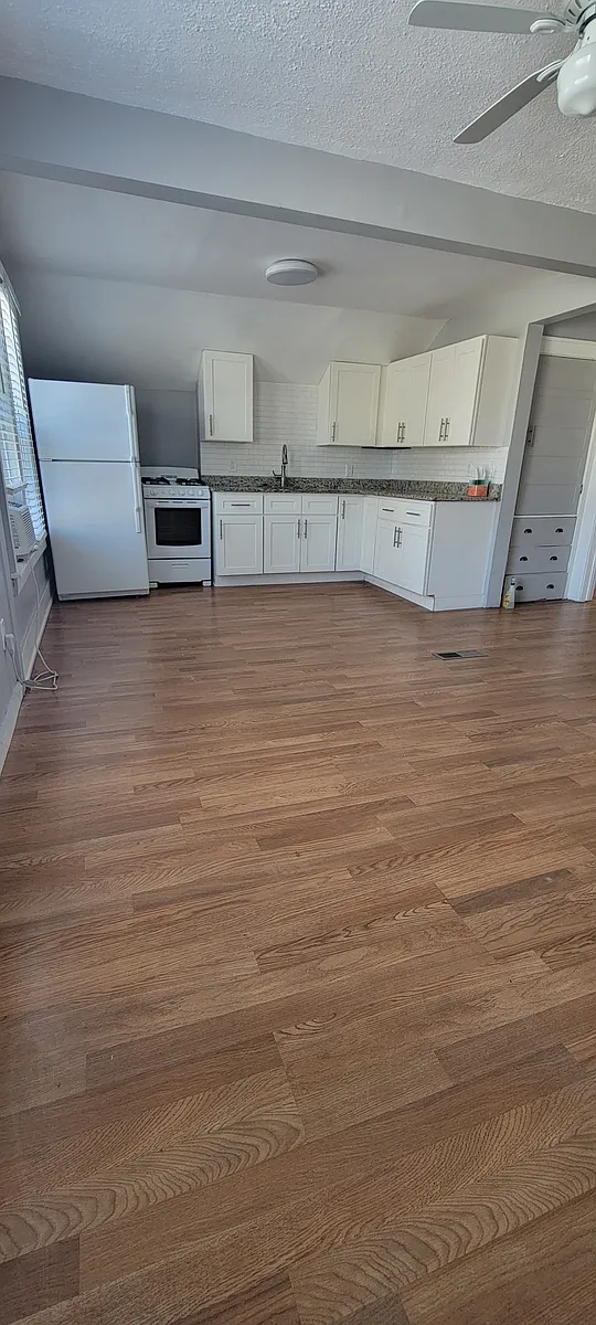 Building Photo - 351 W Hazelhurst St #2
