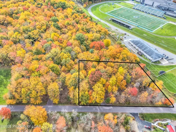 1 Fairground Rd, Dallas, PA 18612