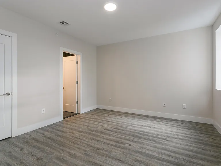 6020 Hudson Ave — Photo 5