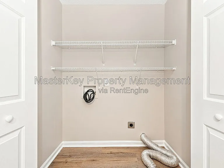 201 Harvester Dr — Photo 29