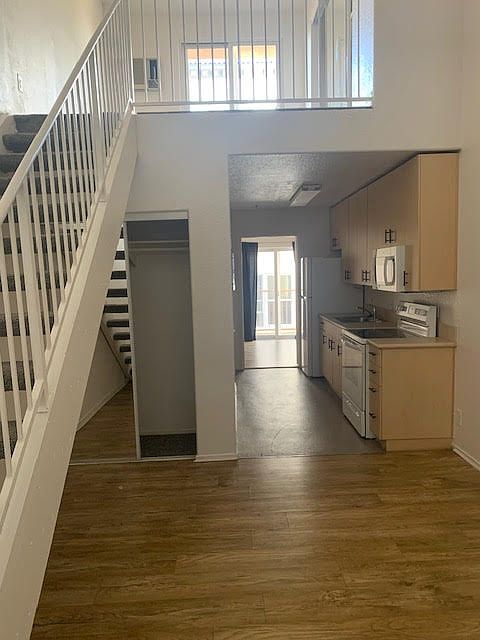 1st image of 1525 2nd Ave #301