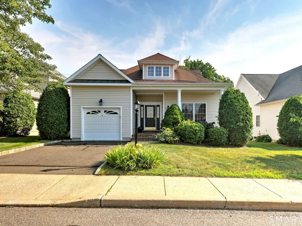 15 Jasmine Circle #15, Milford, CT 06461