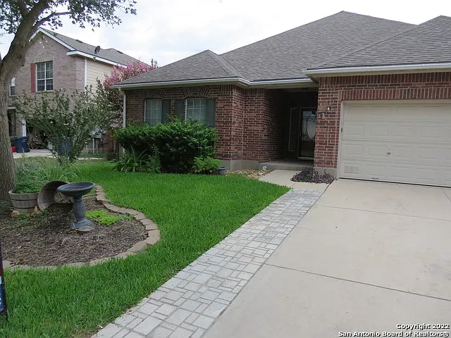 4 bed, 2.5 bath, 2293 sqft, $1,950 — Photo 3