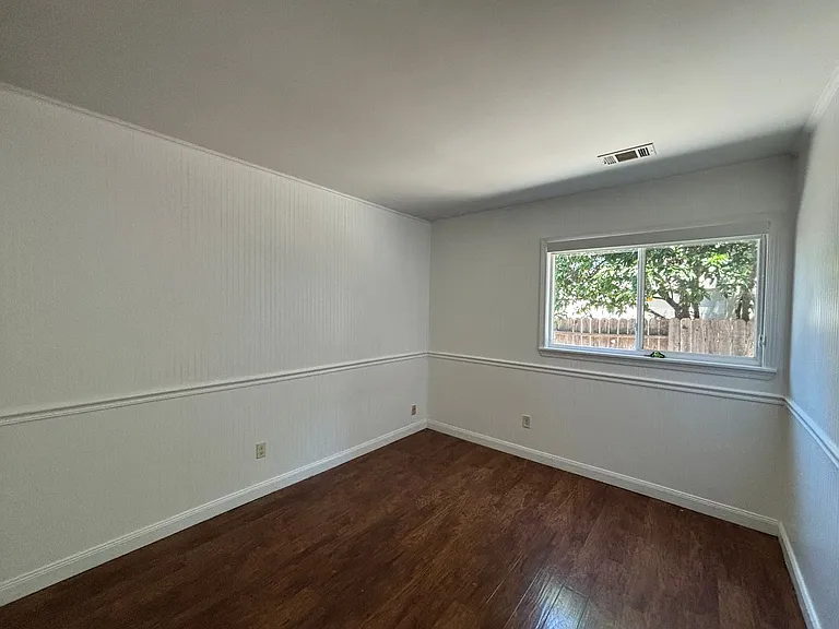 2102 California Dr — Photo 22