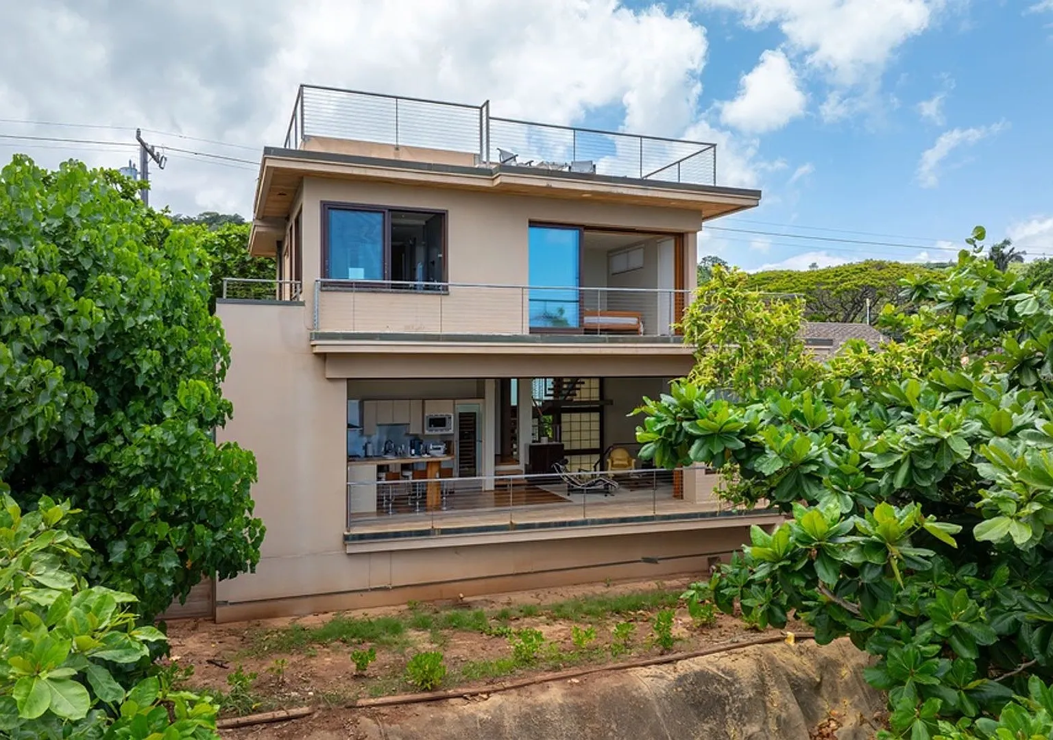 HaleGator: Award-Winning Oceanfront Home w/ Rooftop Lanai & Ocean Views — Photo 1