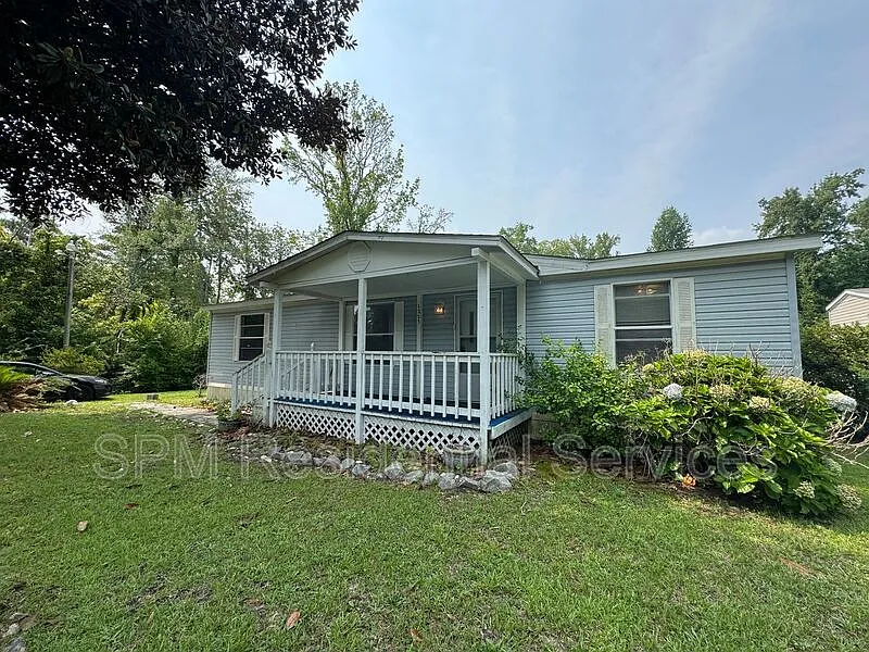 3 bed, 2.0 bath, 1406 sqft, $1,600 — Photo 2
