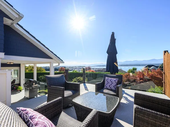 1935 Taylor Ave, Comox, BC V9M 1S8