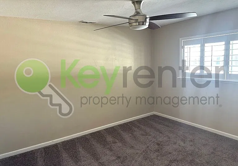 242 Santiago Ave — Photo 10