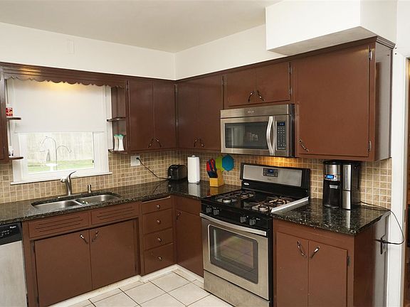5th image of 3107 Dartmouth Dr