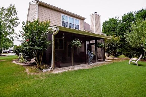 3rd image of 233 Ashland Dr
