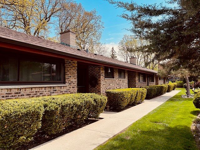 2nd image of 1183 Waukegan Rd Unit 1183