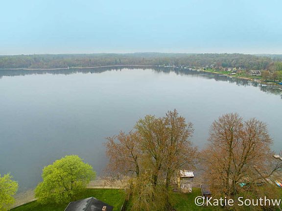 3rd image of 743 Kornoelje Dr NE