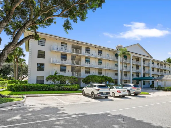 3516 Whitehall Dr APT 301, West Palm Beach, FL 33401