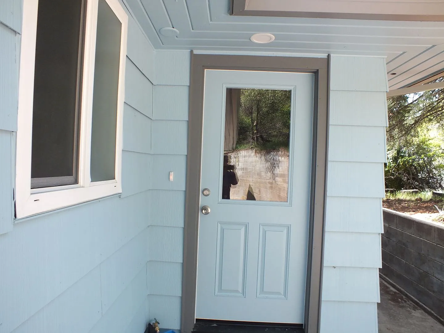 991A Thompson St photo 1