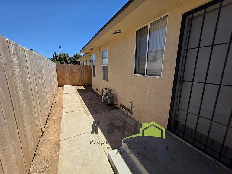 2141 Flintridge Dr — Photo 14