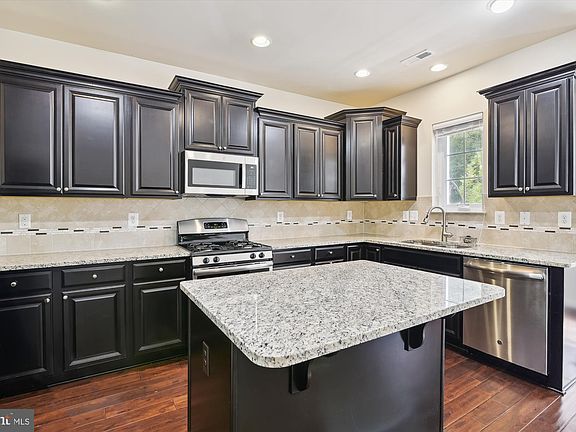 4th image of 719 Millhouse Dr